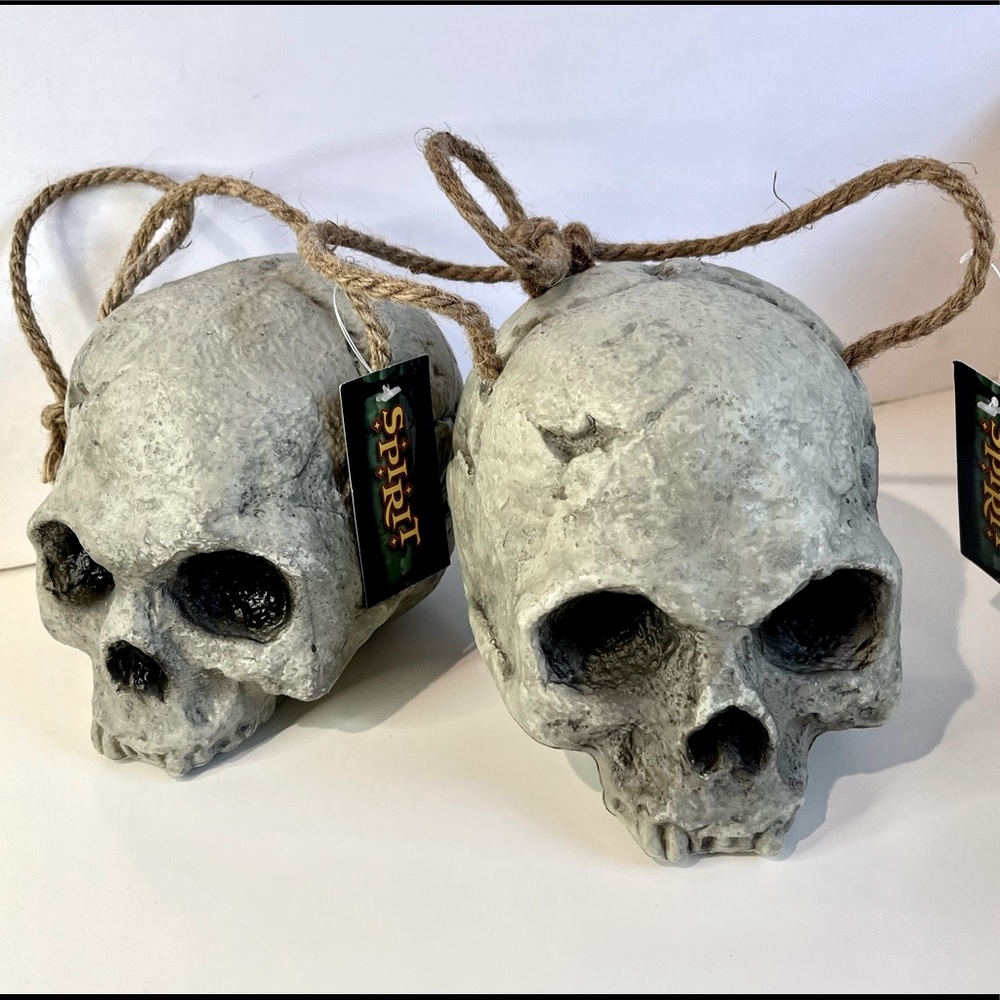 HALLOWEEN TWO (2) plastic hanging skulls with rope hangers NWT Add some scare!